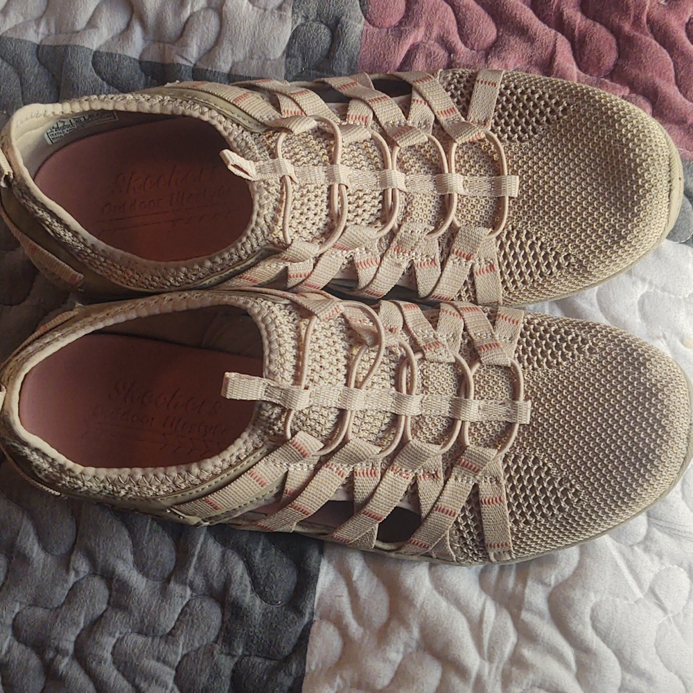 Skechers